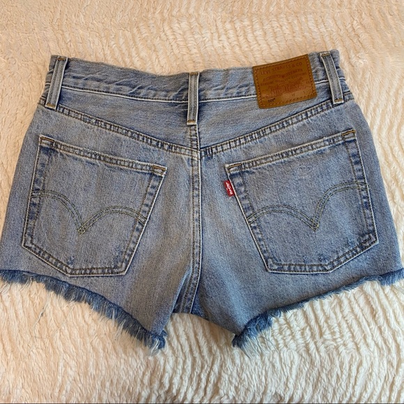 LEVI’S 501 | Med Light Wash Denim Jean Cut Off Shorts - Size: 25 - Picture 5 of 14